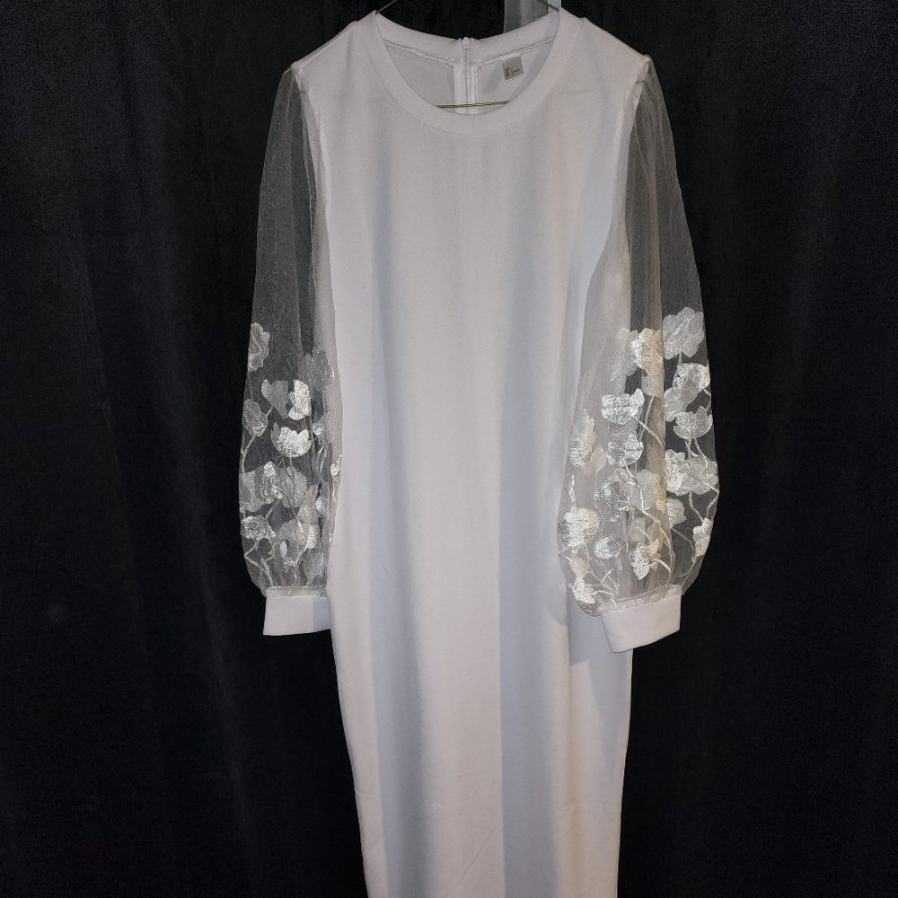 White dress perfect for the last white party of the year - Size Large